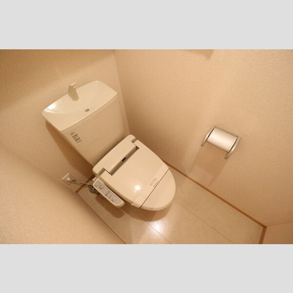 トイレ (温水洗浄便座有り)