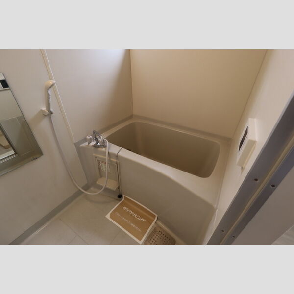 バス (追い焚き給湯機能付き浴室)