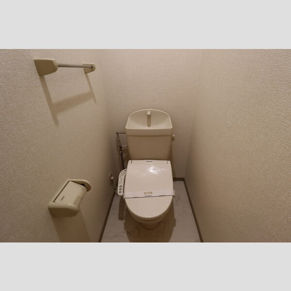 トイレ (温水洗浄暖房便座)