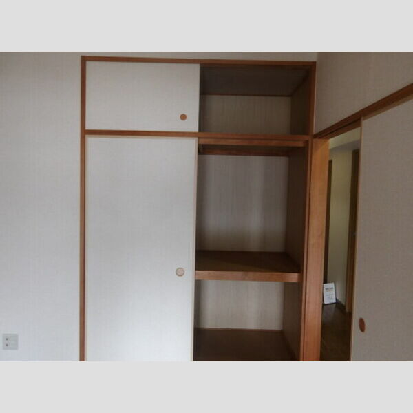 収納 (押入)