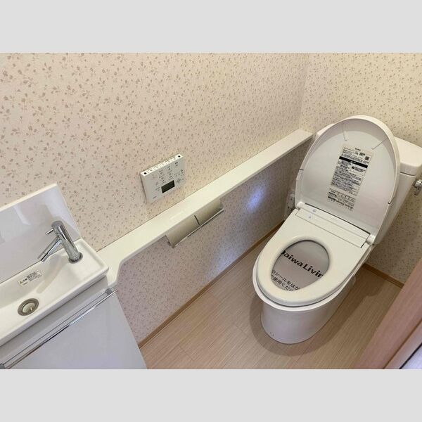 トイレ (追い焚き給湯機能付き浴室)