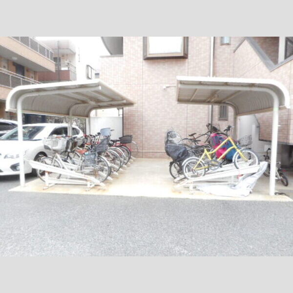 現地周辺 (駐輪場)
