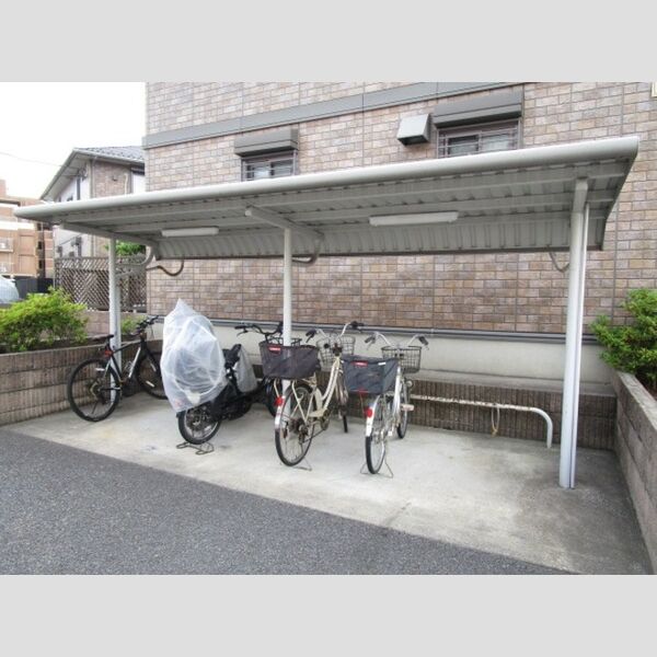 現地周辺 (駐輪場)