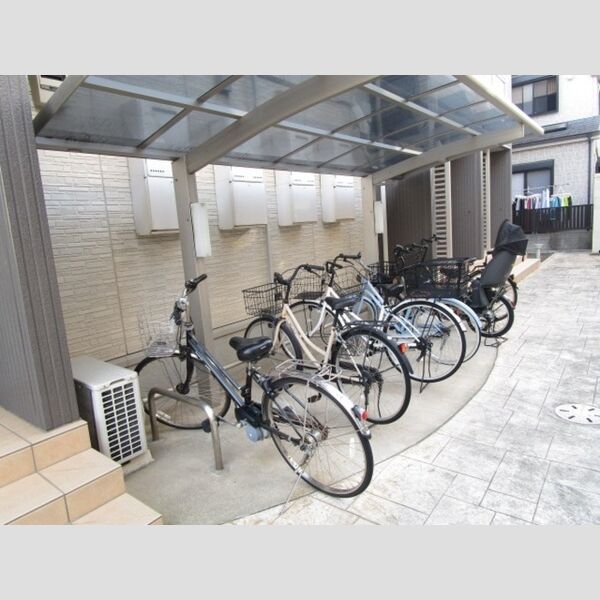 現地周辺 (駐輪場)