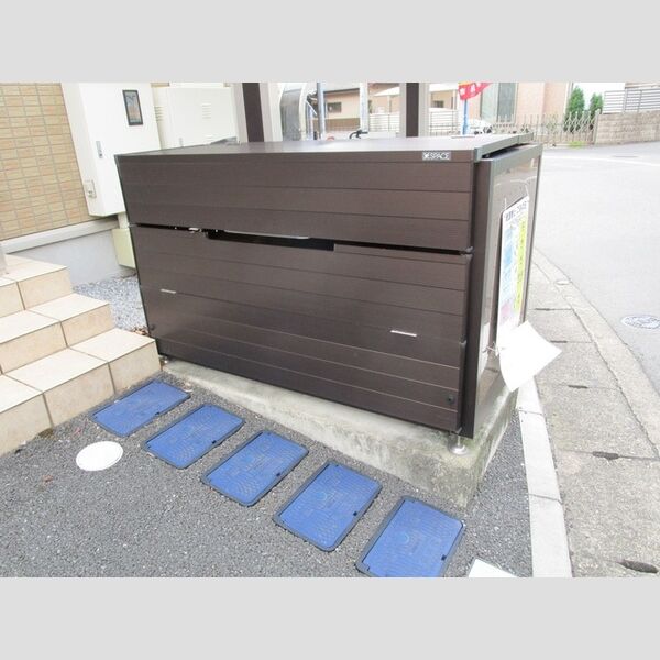 現地周辺 (入居者様専用ゴミストッカー)