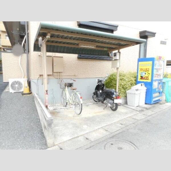 現地周辺 (駐輪場)