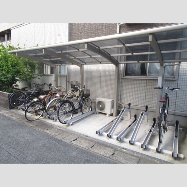 現地周辺 (駐輪場)