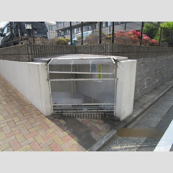 現地周辺 (入居者様専用ゴミストッカー)