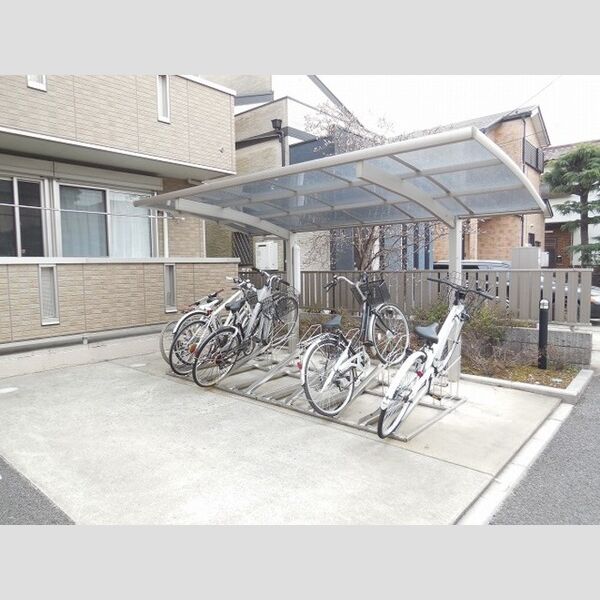 現地周辺 (駐輪場)