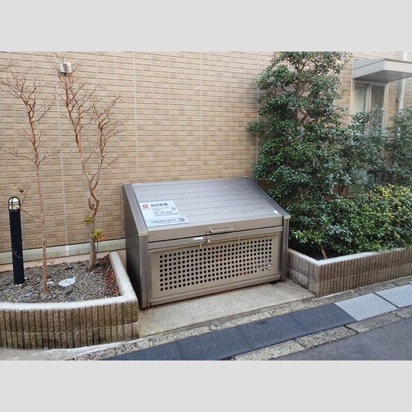 現地周辺 (入居者様専用ゴミストッカー)