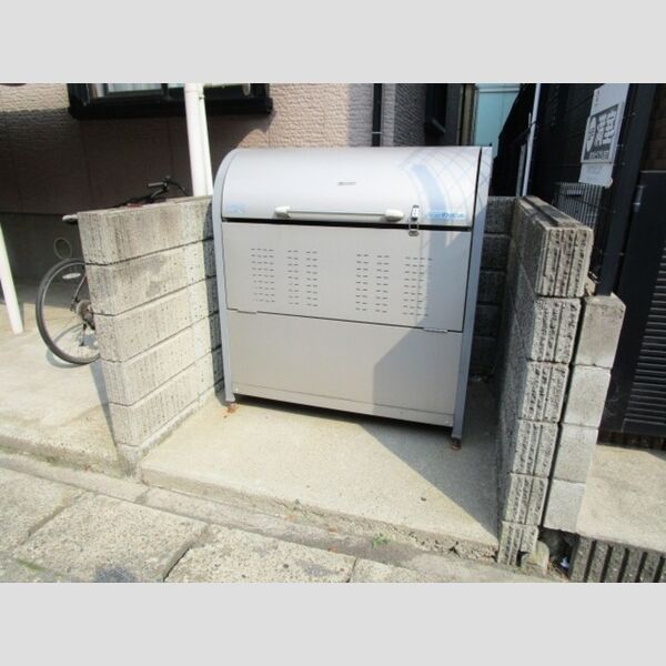 現地周辺 (入居者専用ゴミストッカー)