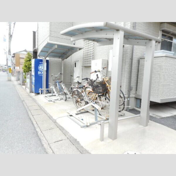 現地周辺 (駐輪場)