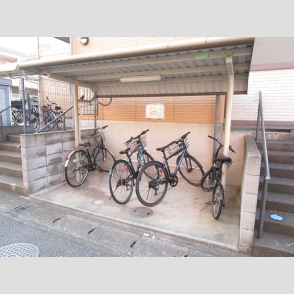 現地周辺 (駐輪場)