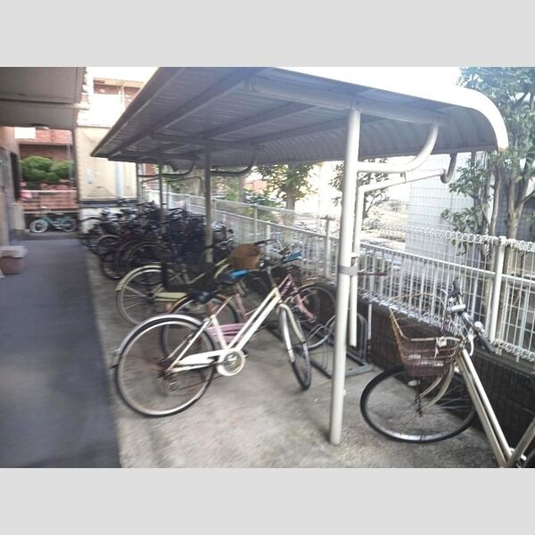 現地周辺 (駐輪場)