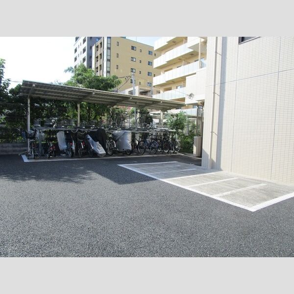 現地周辺 (駐輪場)