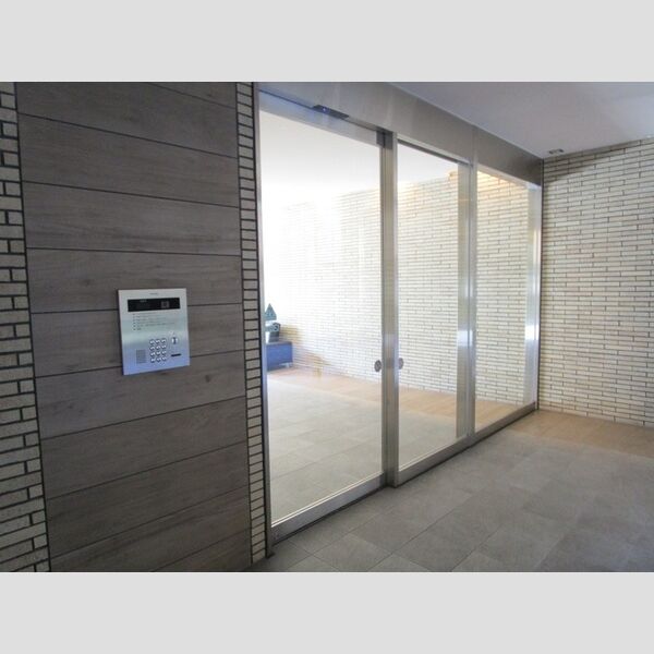 エントランス (エントランス)