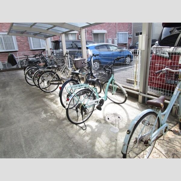 現地周辺 (駐輪場)