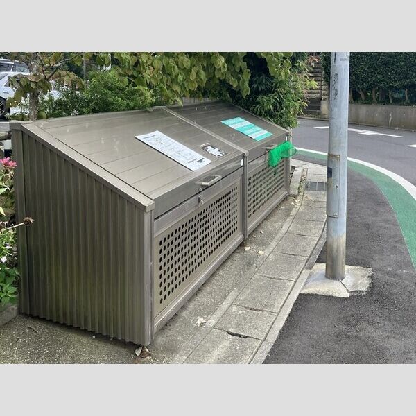 現地周辺 (入居者様専用ゴミストッカー)