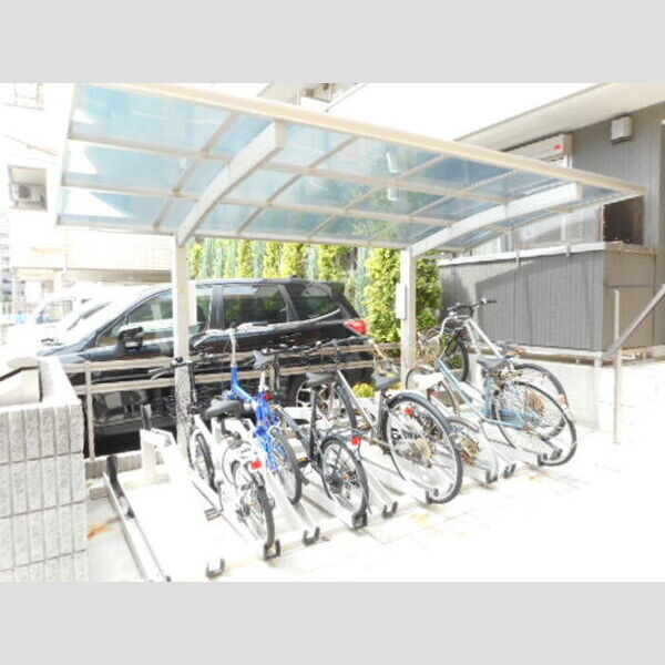 現地周辺 (駐輪場)