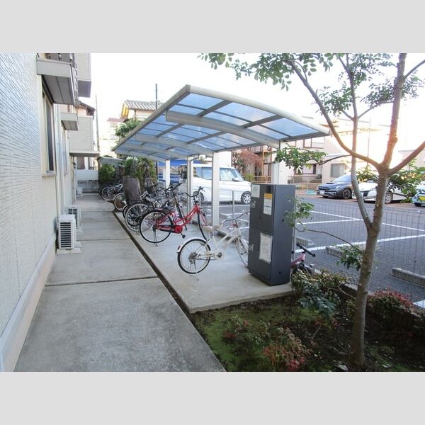 現地周辺 (駐輪場)