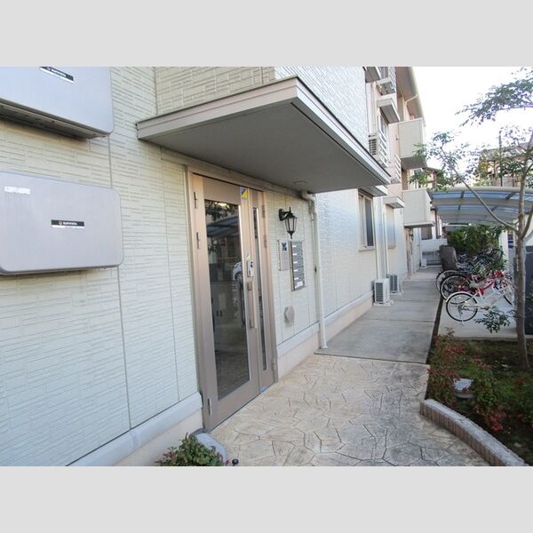 エントランス (エントランス)