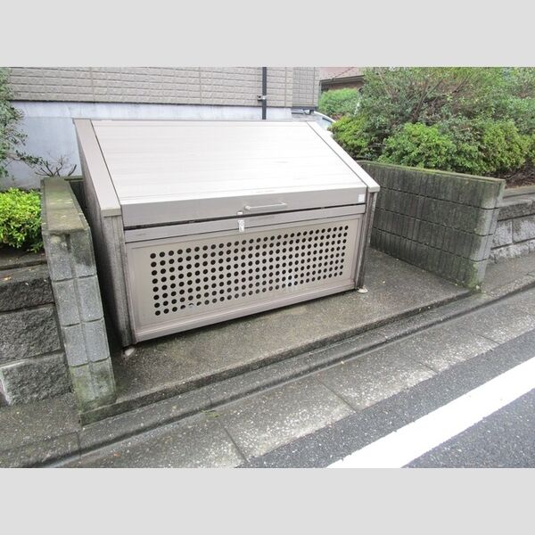 現地周辺 (入居者様専用ゴミストッカー)