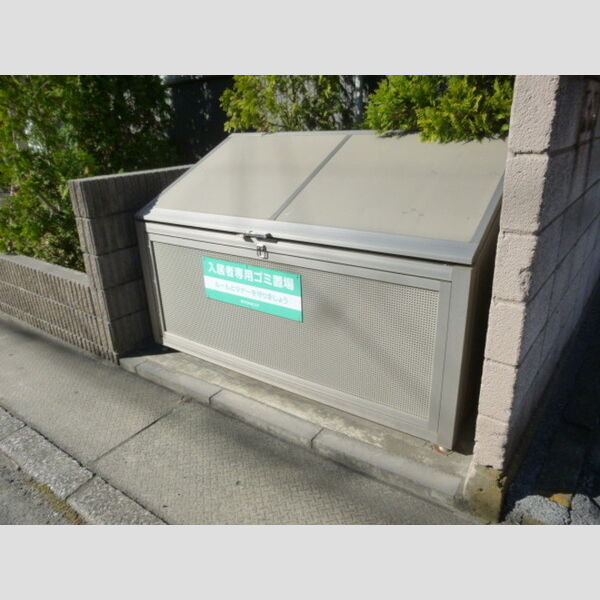 現地周辺 (ゴミストッカー)