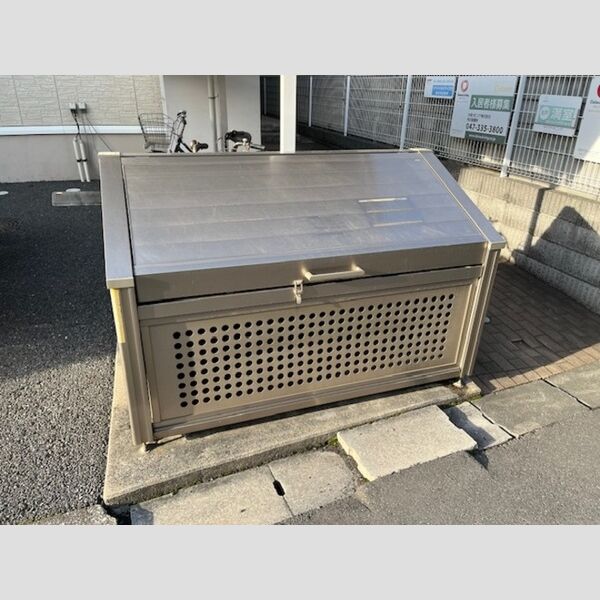 現地周辺 (入居者様専用ゴミストッカー)