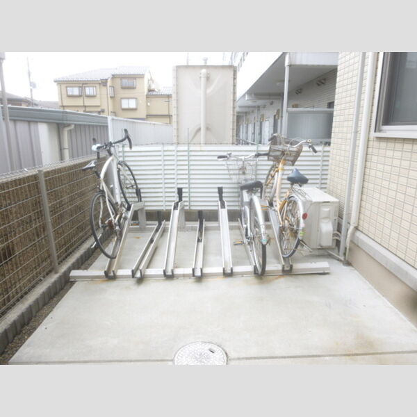 現地周辺 (駐輪場)