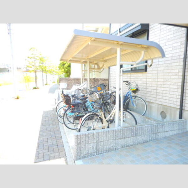 現地周辺 (駐輪場)