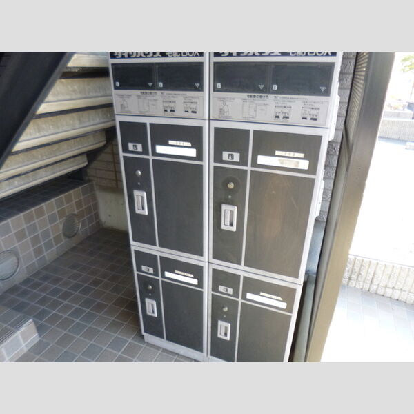 エントランス (宅配ボックス)