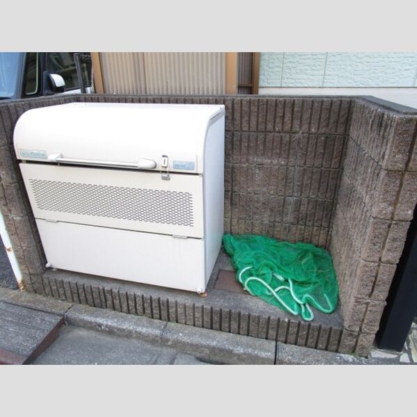 現地周辺 (入居者専用ゴミストッカー)