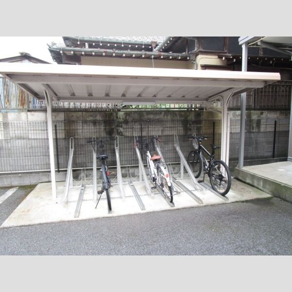 現地周辺 (駐輪場)