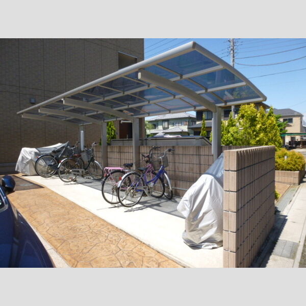 現地周辺 (屋根付き駐輪場)