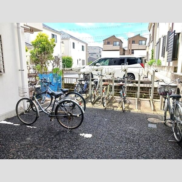 現地周辺 (駐輪場)