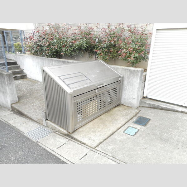 現地周辺 (入居者様専用ゴミストッカー)