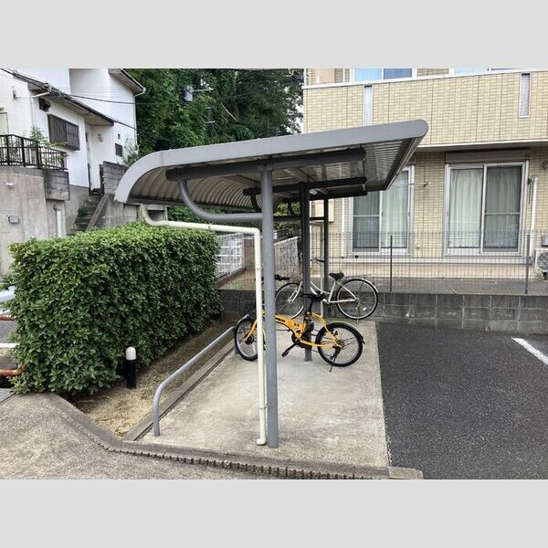 現地周辺 (駐輪場)
