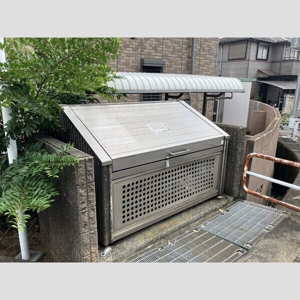 現地周辺 (入居者様専用ゴミストッカー)