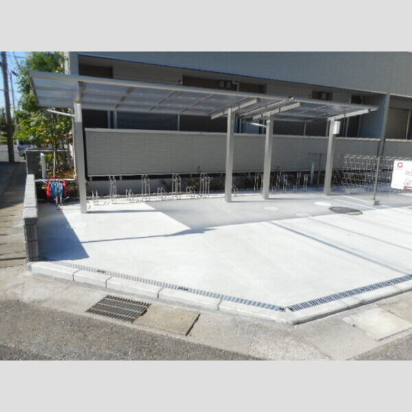 現地周辺 (駐輪場)