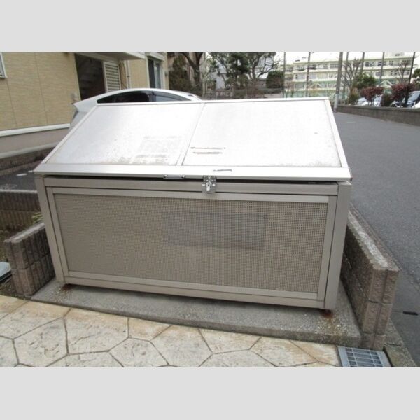 現地周辺 (入居者専用ゴミストッカー)