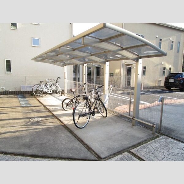 現地周辺 (駐輪場)