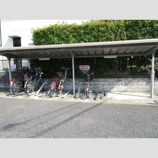 現地周辺 (駐輪場)