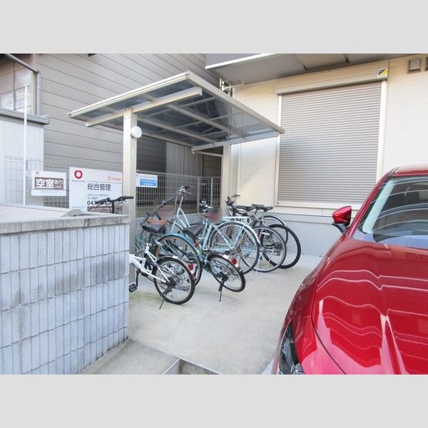 現地周辺 (駐輪場)