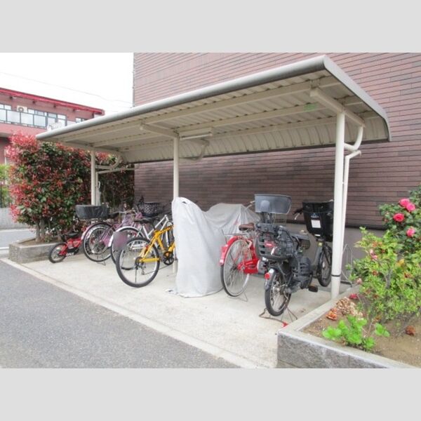 現地周辺 (駐輪場)