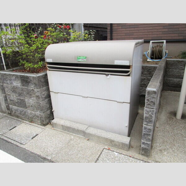 現地周辺 (入居者様専用ゴミストッカー)