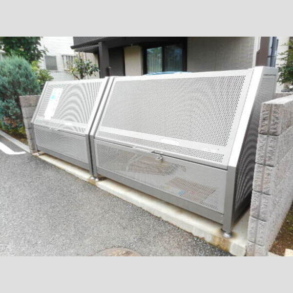 現地周辺 (ゴミストッカー)