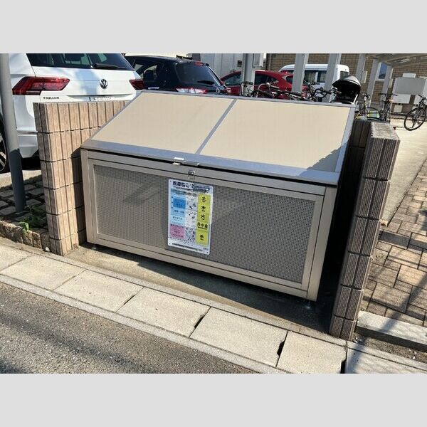 現地周辺 (入居者様専用ゴミストッカー)