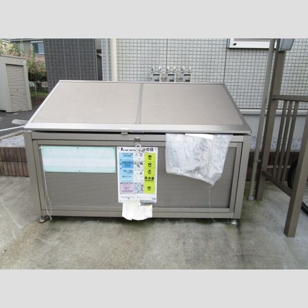 現地周辺 (入居者専用ゴミストッカー)