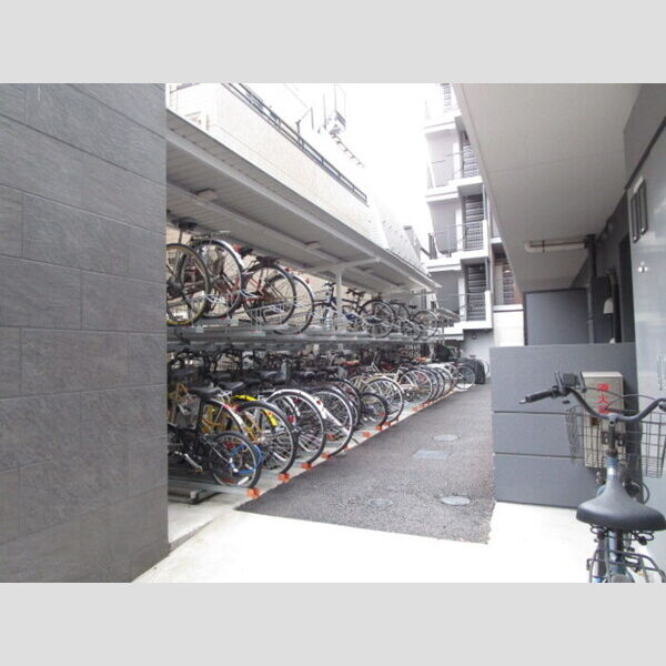 現地周辺 (駐輪場)