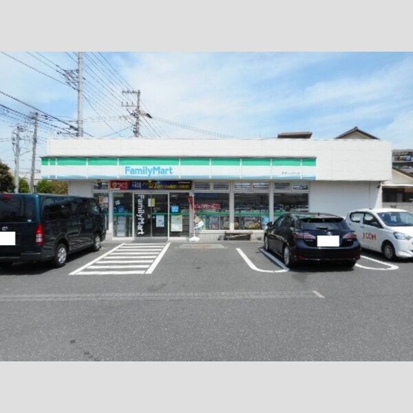 現地周辺 (ファミリーマート市川インター店)
